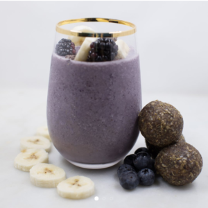 Grownup Dish unbiased review of Blender Bombs smoothie booster, a super-convenient, plant-based way to add a BIG nutrition boost to your Fab Four smoothies. | www.grownupdish.com