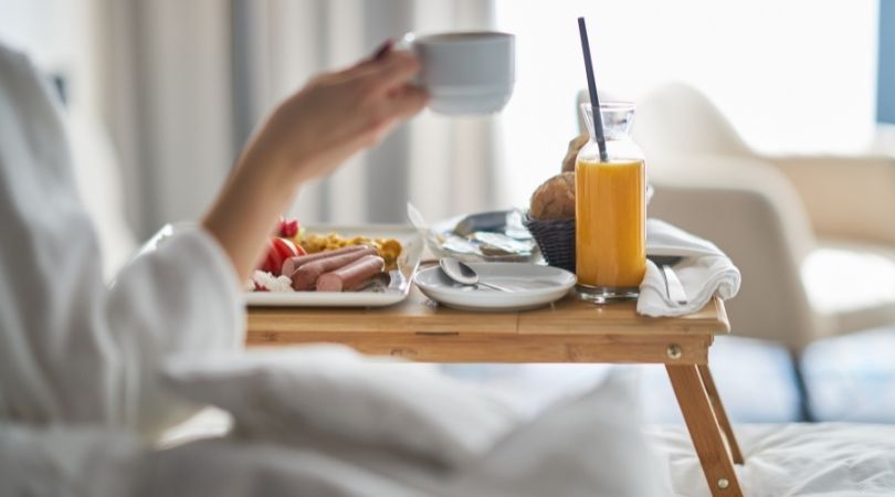 Eating better breakfasts doesn’t have to be complicated. Here are four simple ways to eat healthier in the morning while saving time in your schedule. | www.grownupdish.com
